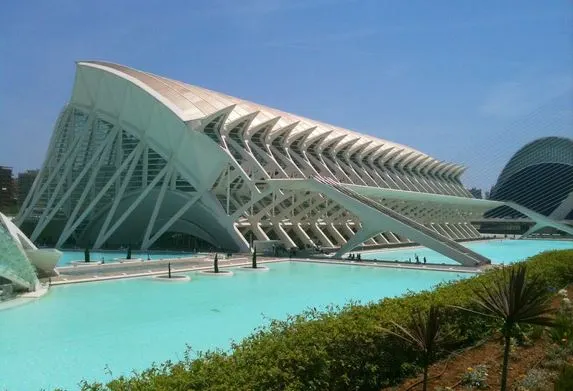 Außenbereich des Wissenschaftsmuseums von Valencia
