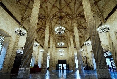 Säulen der Seidenbörse von Valencia Säulen der Seidenbörse von Valencia