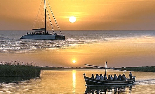 Katamaranfahrt bei Sonnenuntergang in Valencia