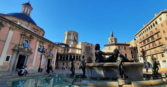 Blick auf die Plaza de la Virgen im historischen Zentrum von Valencia"