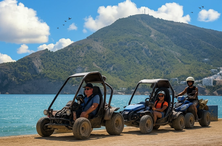 Turisten auf einem Buggy-Ausflug in Benidorm