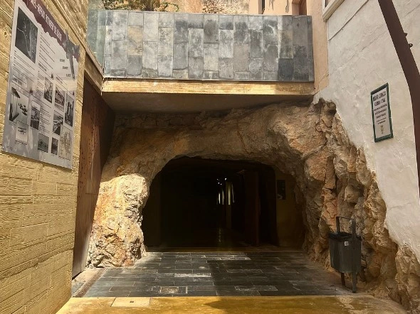 Tunnel der Burg von Dénia